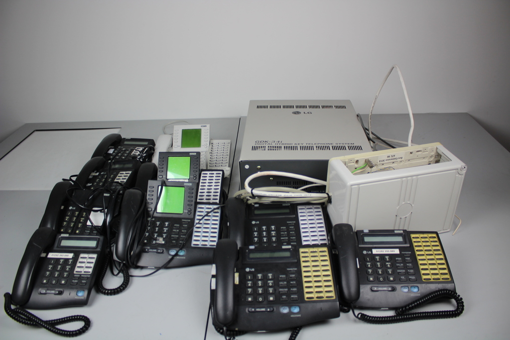 Image of LG GDK-34i Digital Hybrid Key Telephone System w/ Telephones