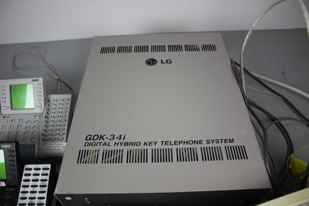 Image of LG GDK-34i Digital Hybrid Key Telephone System w/ Telephones