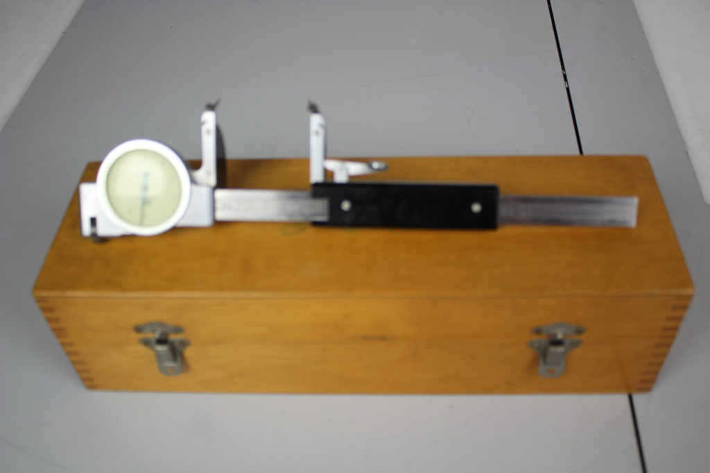 Image of X Ray Caliper by John Bull British Indicators Ltd in wooden box Antique Medical 