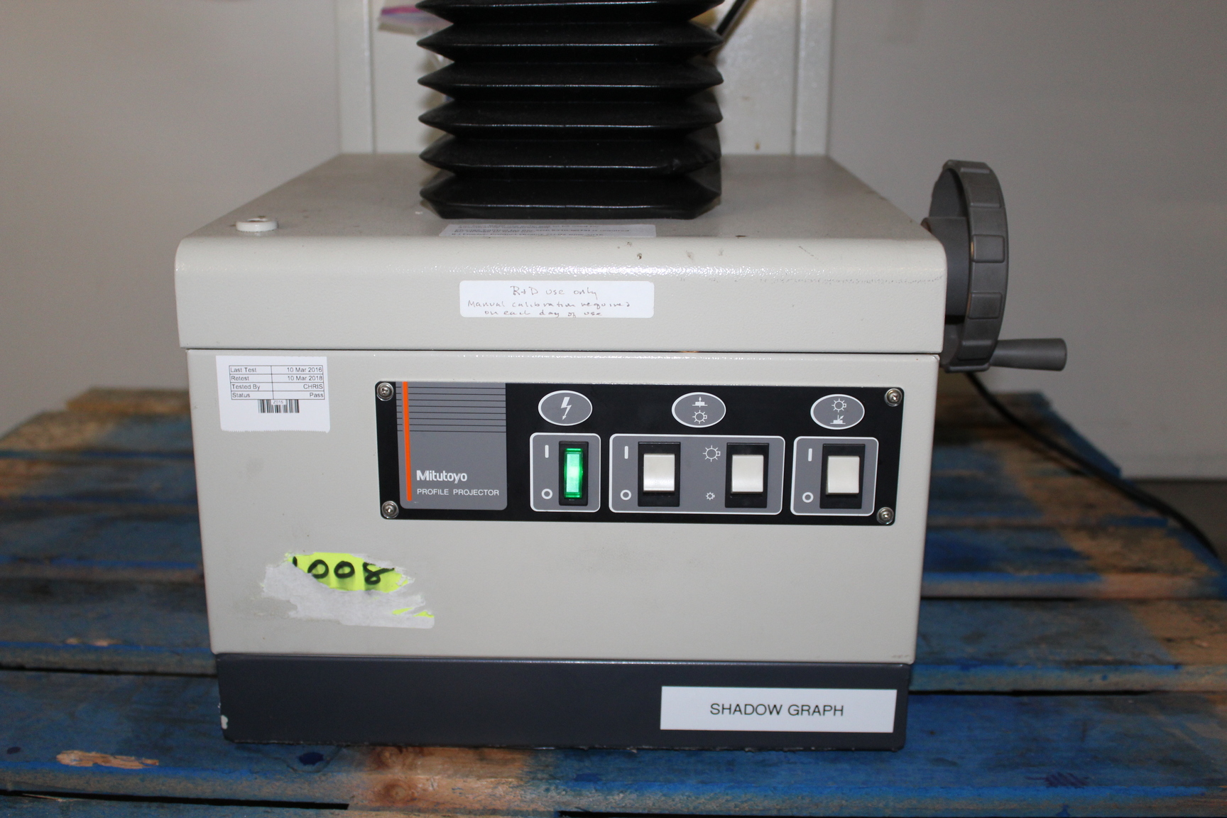 Mitutoyo Optical Profile Projector Shadowgraph Measuring PJ-A3000