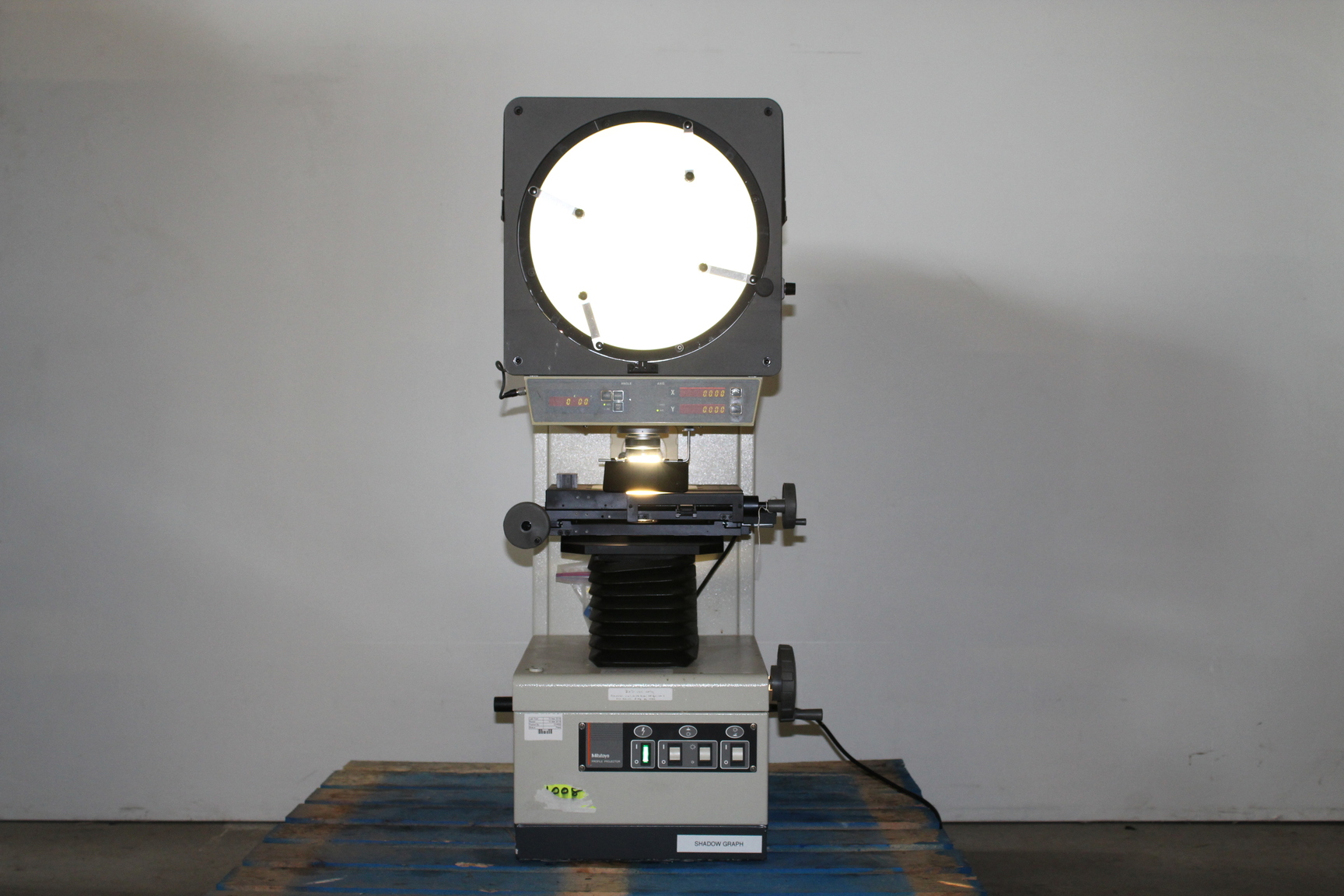 Mitutoyo Optical Profile Projector Shadowgraph Measuring PJ-A3000