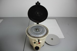 Thumbnail image of HAWKSLEY ENGLAND MICRO-HAEMATOCRIT CENTRIFUGE Laboratory Lab