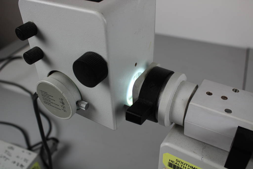 Image of Leitz Wetzlar Dialux 20 EB Microscope w/ Objectives and Eyepieces 