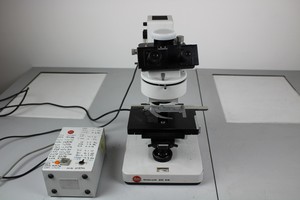 Thumbnail image of Leitz Wetzlar Dialux 20 EB Microscope w/ Objectives and Eyepieces 