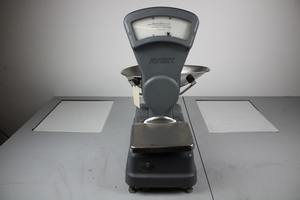 Thumbnail image of Vintage Avery Shop Scales double sided displaying grammes grey 