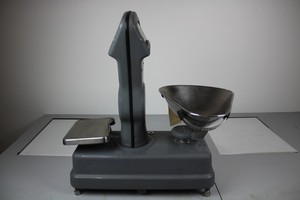 Thumbnail image of Vintage Avery Shop Scales double sided displaying grammes grey 