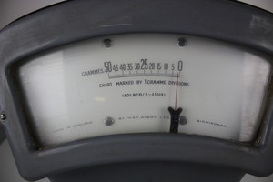 Thumbnail image of Vintage Avery Shop Scales double sided displaying grammes grey 