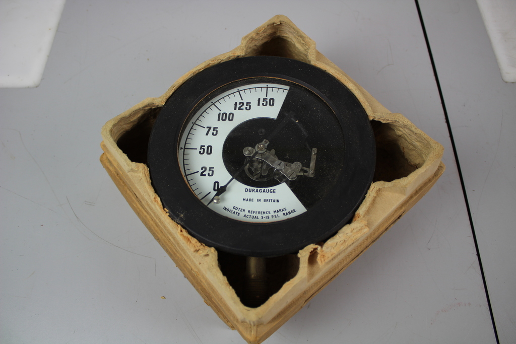 Image of Lot of 14 Pressure Gauges Budenberg, Wallace & Tiernan, Barnet, Untested Eng