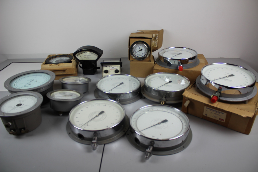 Image of Lot of 14 Pressure Gauges Budenberg, Wallace & Tiernan, Barnet, Untested Eng