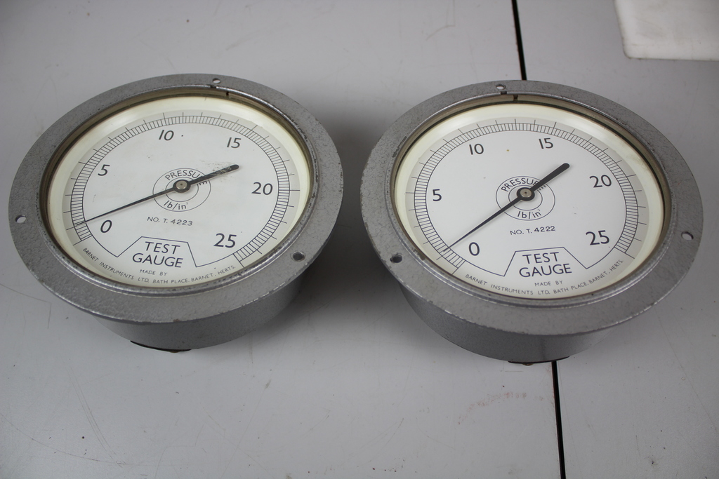 Image of Lot of 14 Pressure Gauges Budenberg, Wallace & Tiernan, Barnet, Untested Eng