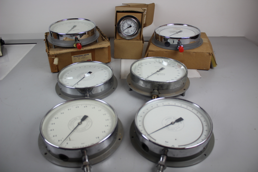 Image of Lot of 14 Pressure Gauges Budenberg, Wallace & Tiernan, Barnet, Untested Eng