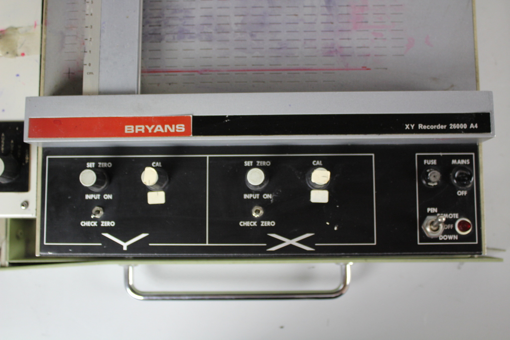 XY Recorder 26000 A4 for UHV