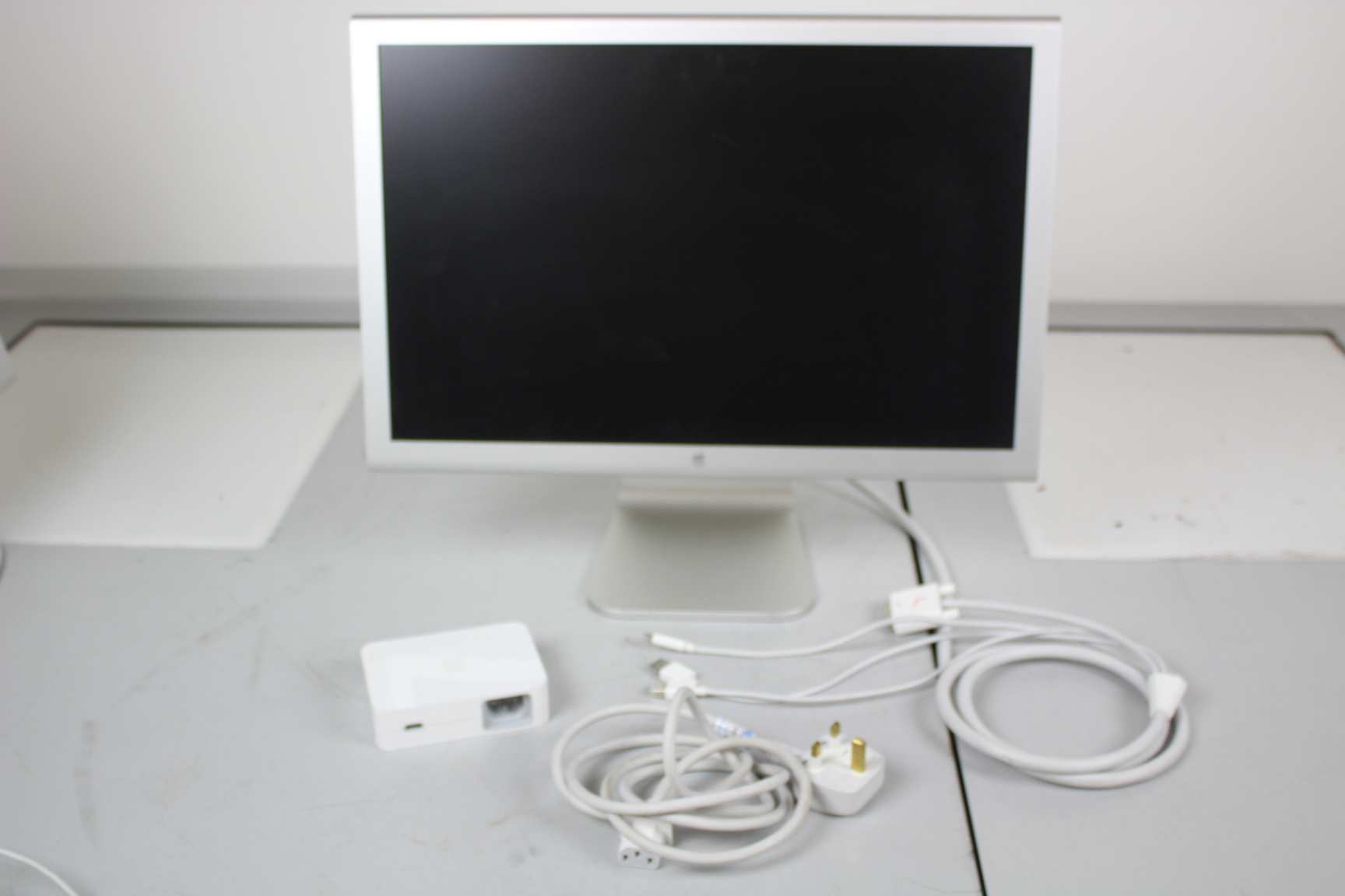 Image of Apple A1081 Cinema Display 20" Aluminium LCD Monitor DVI Cables