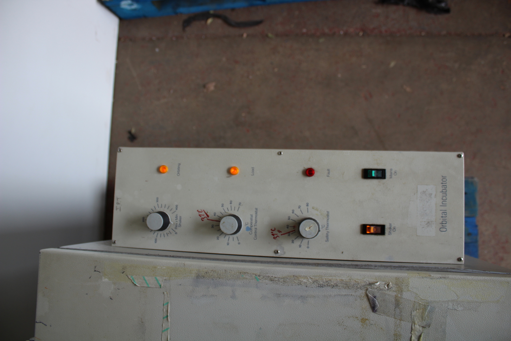 Image of Sanyo Gallenkamp Orbital Incubator IOX400 XX1C