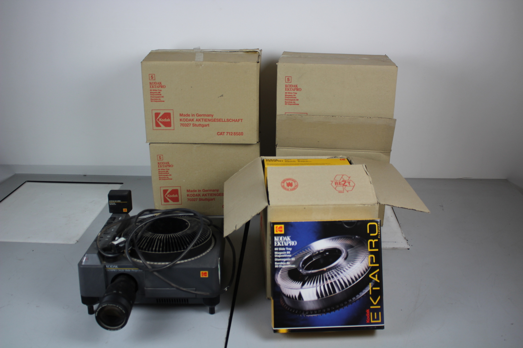 Image of Kodak Ektapro 5020 with 25 x Koadak Ektapro 80 Slide Trays