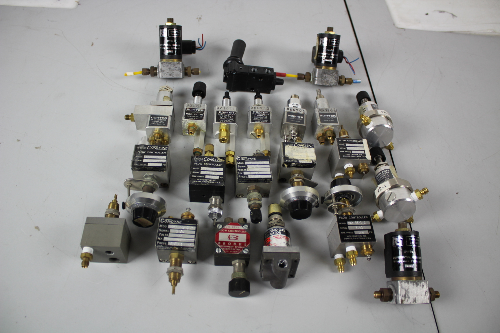Image of Various Pneumatic Flow Controllers Joblot
