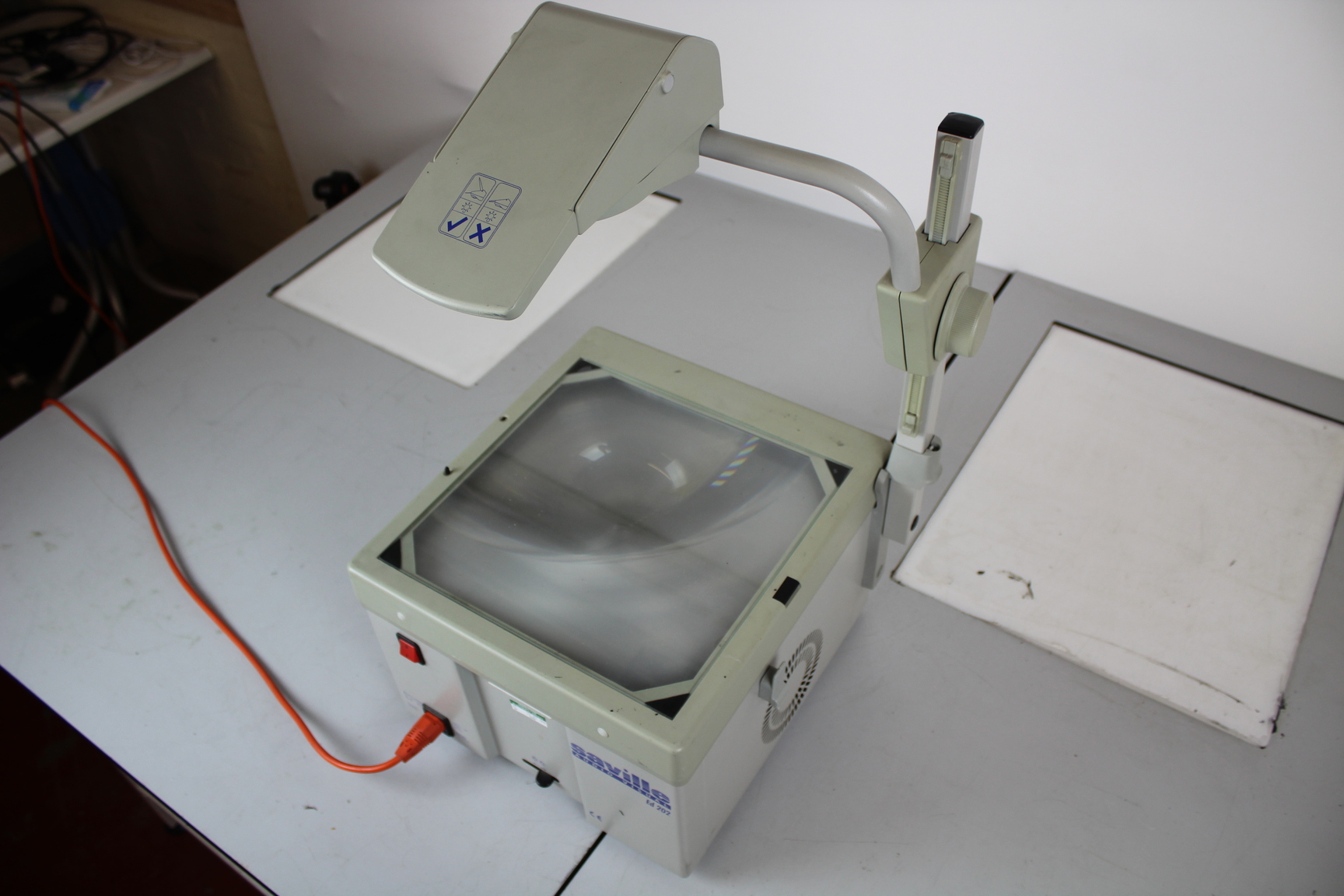 Image of Saville Audio Visual Ed 202 Over Head Projector