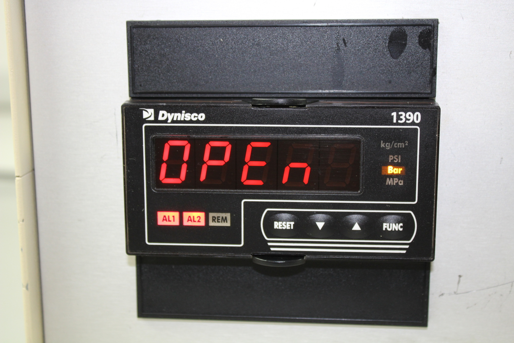 Image of Control Unit Incorperating Dynisco 1390 Temperature Indicator