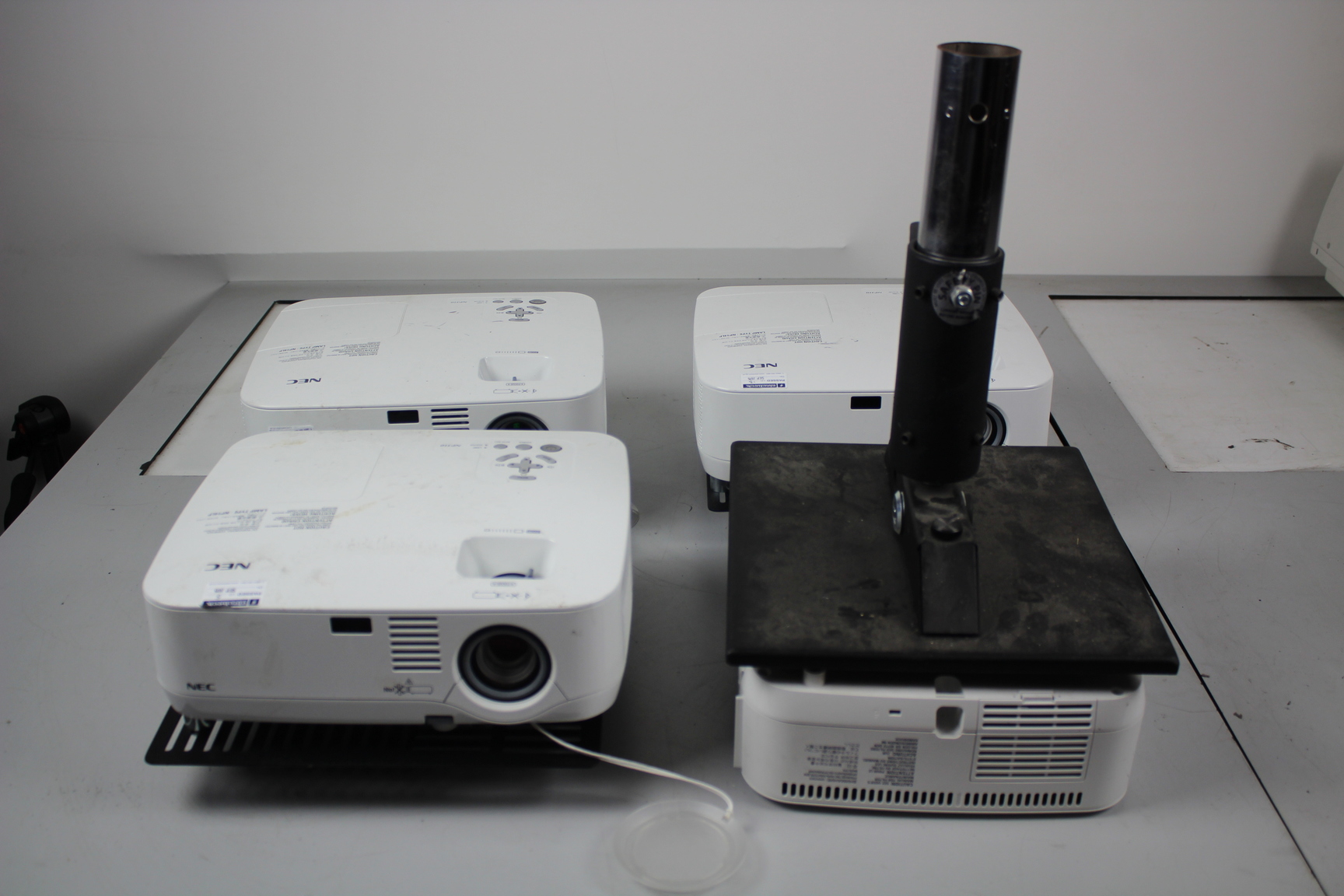 Image of Job Lot of 15 LCD Projectors Faulty Epson Nec Mitsubishi 