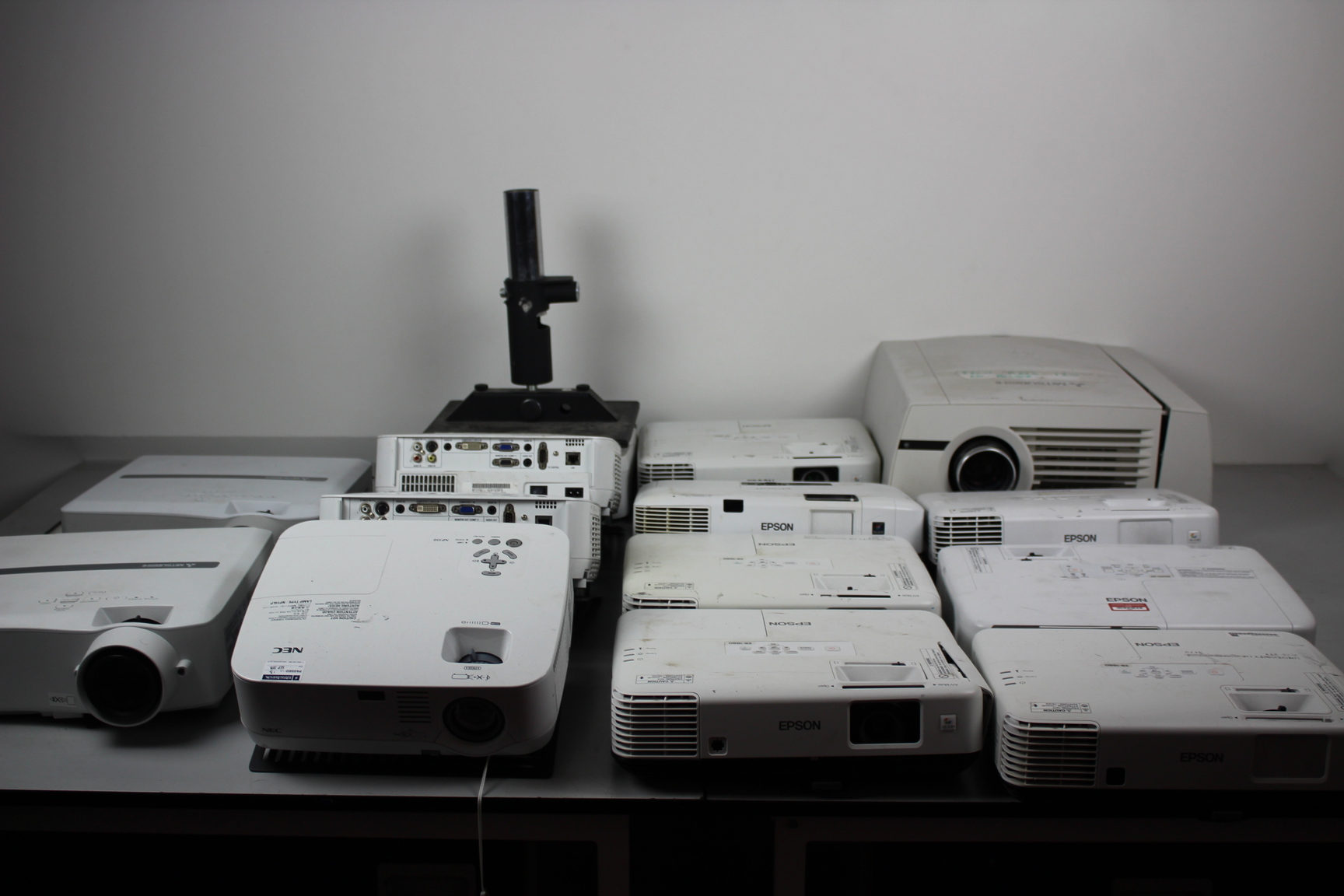 Image of Job Lot of 15 LCD Projectors Faulty Epson Nec Mitsubishi 