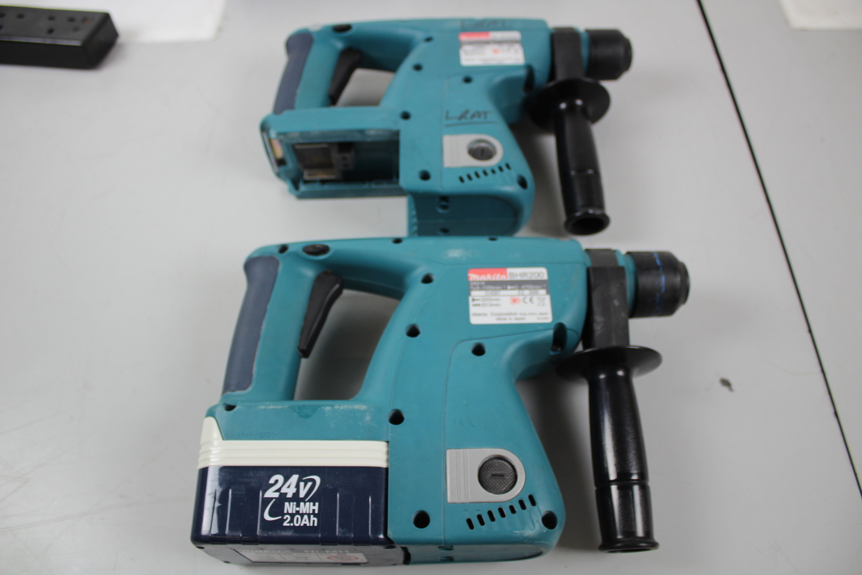 Image of 2 x Makita BHR200 Drills, 1 x BH2420 Battery Pack & 2 x DC24WA Faulty 