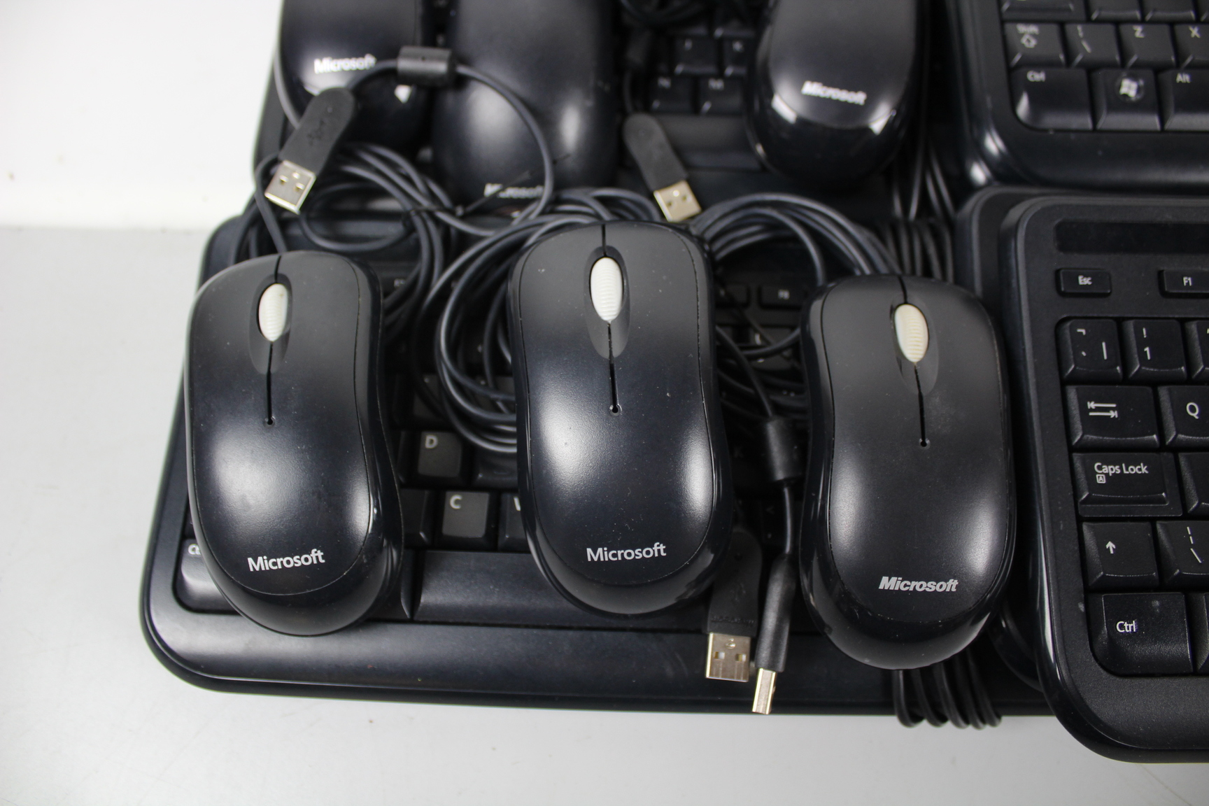 Image of Joblot of 31 Microsoft 400 wired Keyboards with Mice.