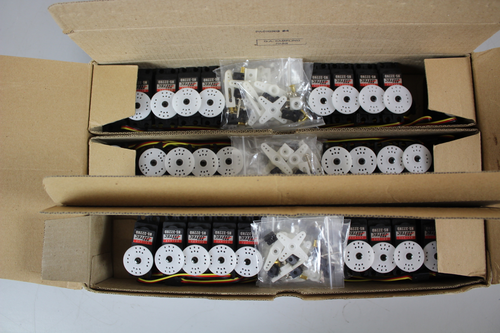 Image of JOBLOT HiTec  HS-322HD Deluxe Servo Karbonite Gear x 30
