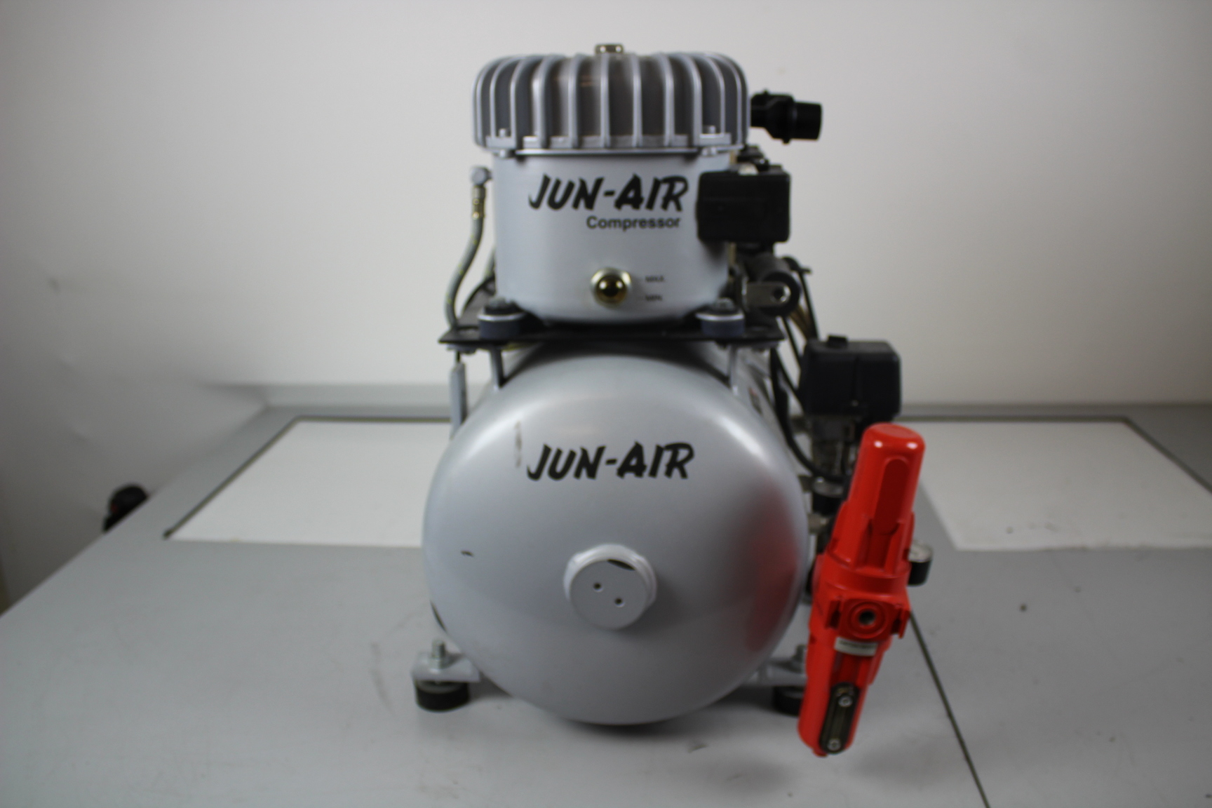 Image of Jun-Air Jun Air Model 6 Compressor with Domnick Hunter Air Filter