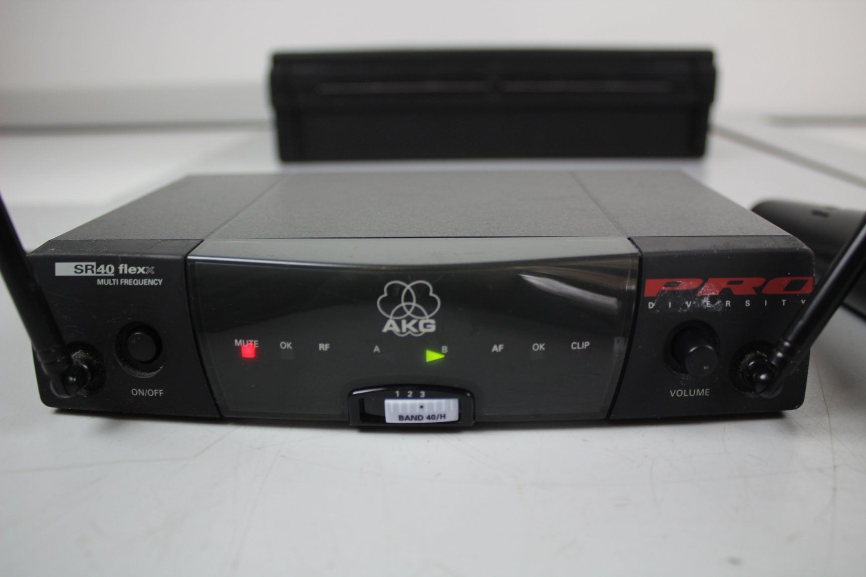 Image of AKG Wireless Microphone and Receiver (SR40 Flexx) in carry case