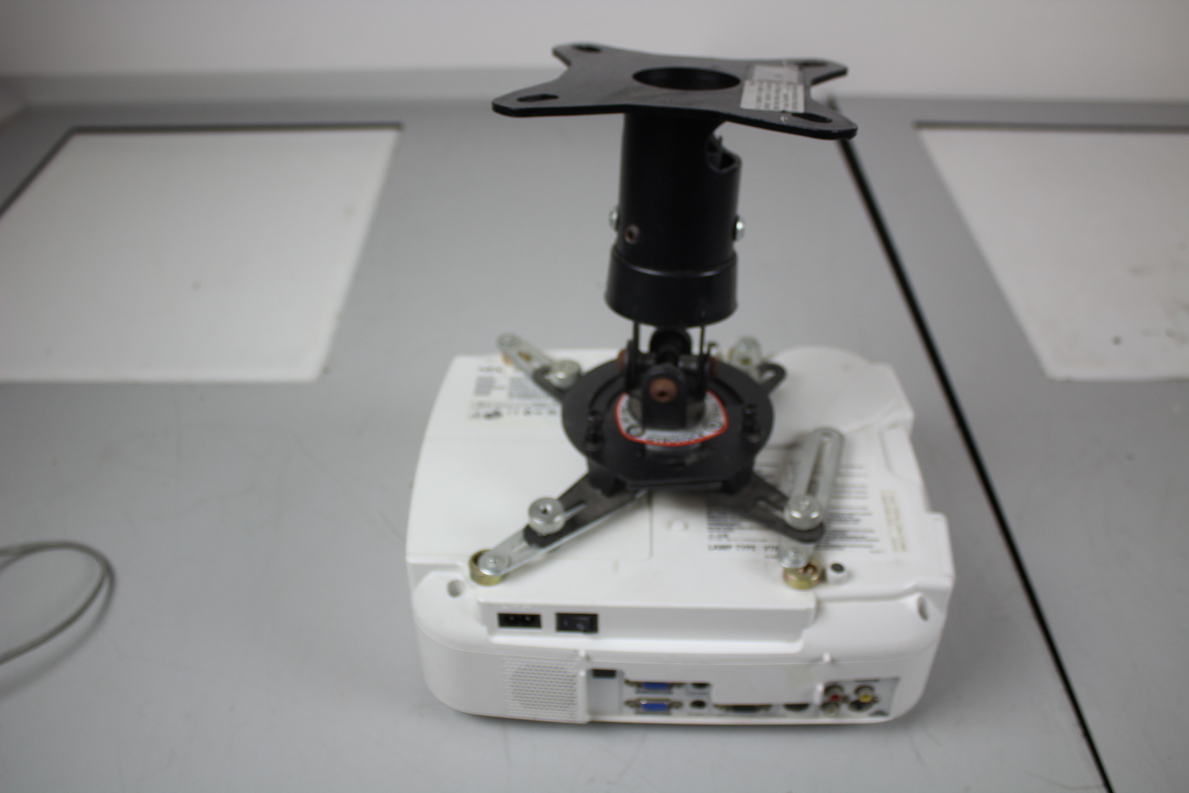 Image of NEC LCD Projector - VT580 needs new lamp with Unicol Ceiling fixing