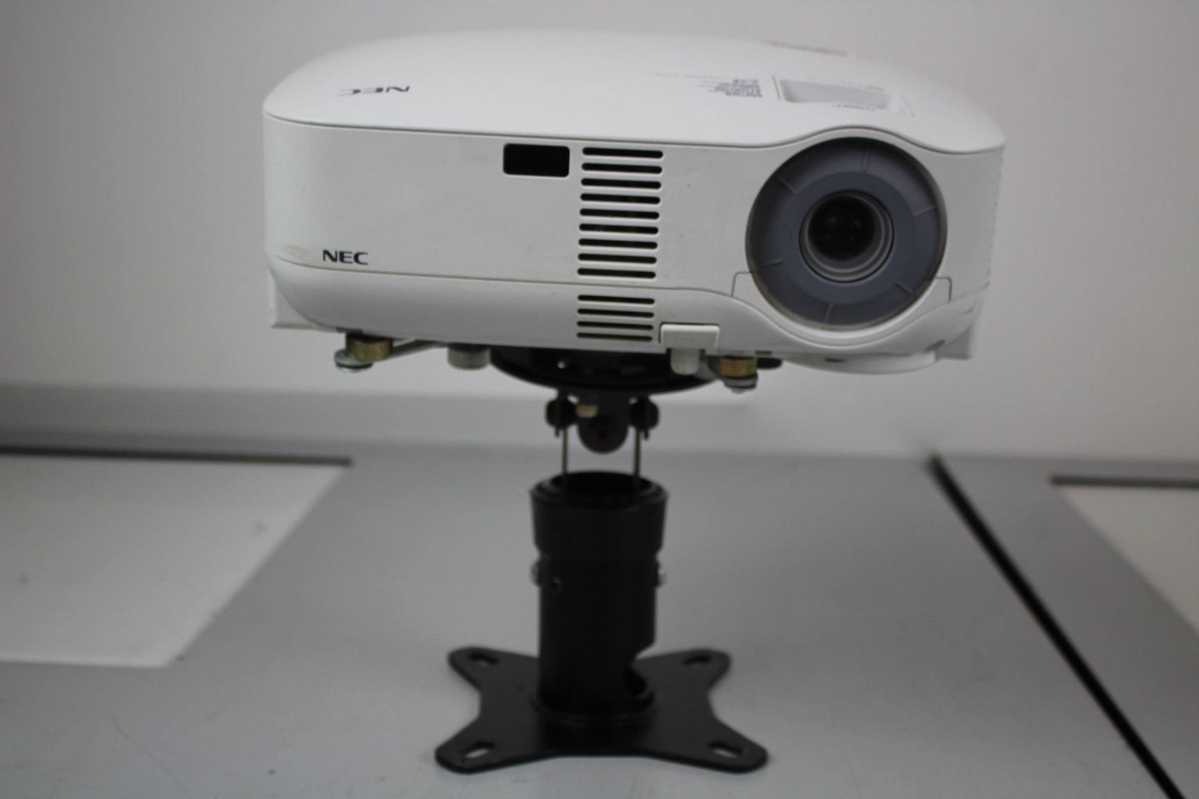 Image of NEC LCD Projector - VT580 needs new lamp with Unicol Ceiling fixing