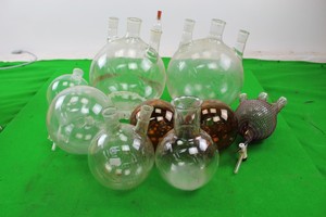 Thumbnail image of Round Bottom and 3 Neck Glass Flasks Lab Glassware