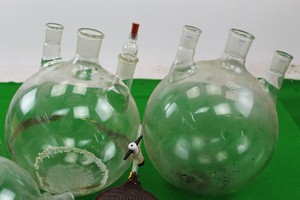 Thumbnail image of Round Bottom and 3 Neck Glass Flasks Lab Glassware