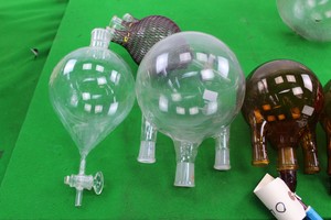 Thumbnail image of Round Bottom and 3 Neck Glass Flasks Lab Glassware