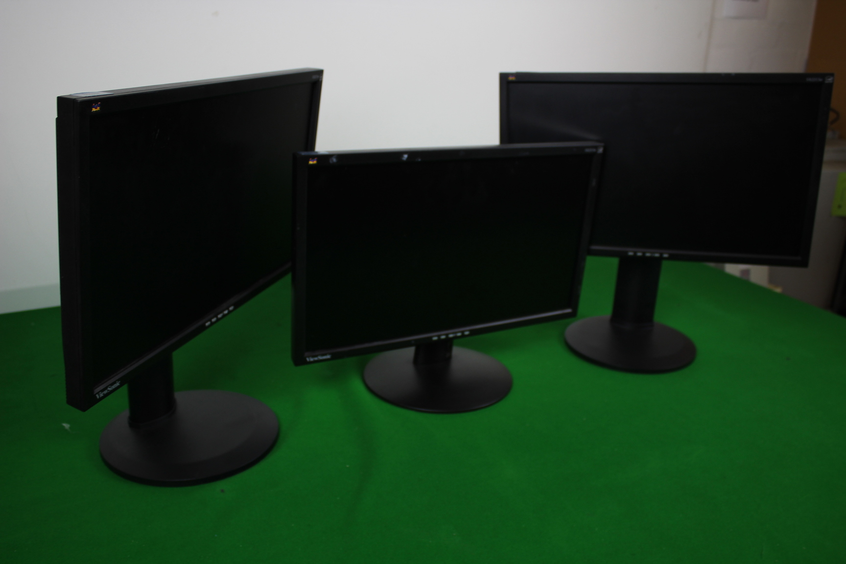 Image of 3 x ViewSonic Monitor 21inch