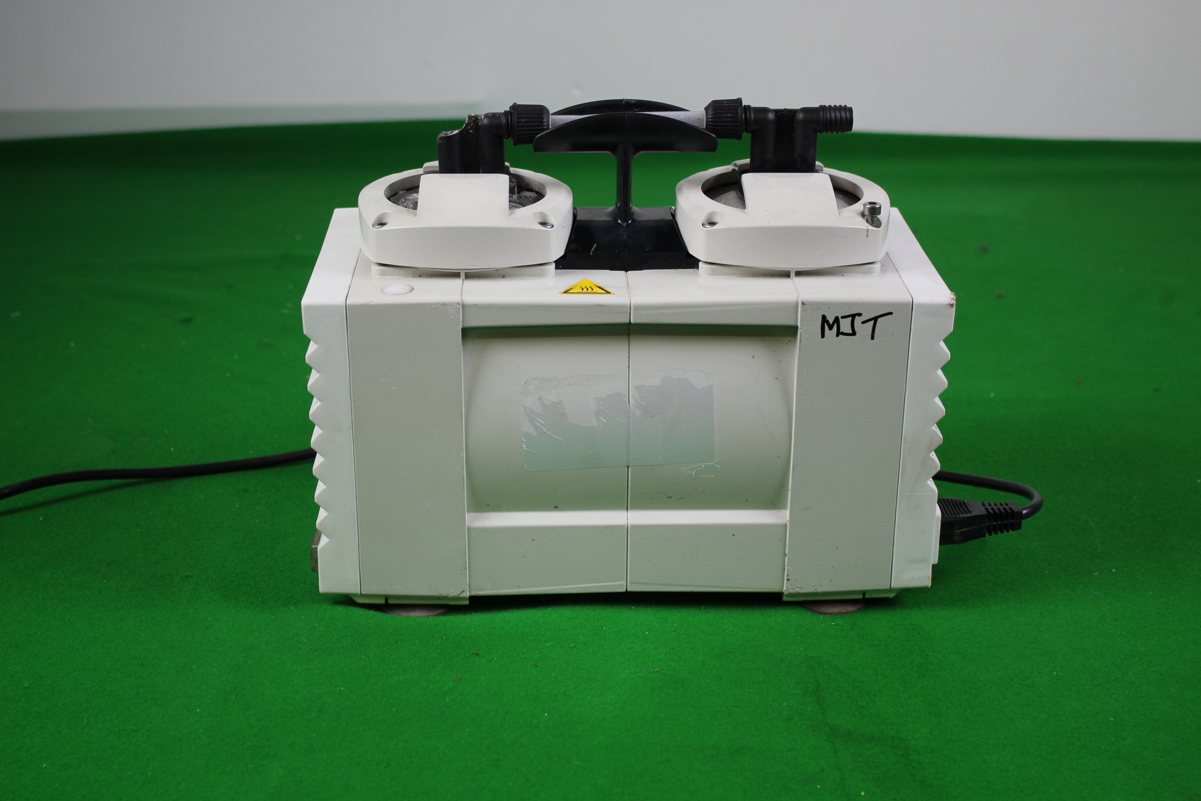 Image of Buchi Vac V-500 Vacuum Pump (runs but some minor damage spares/repair)