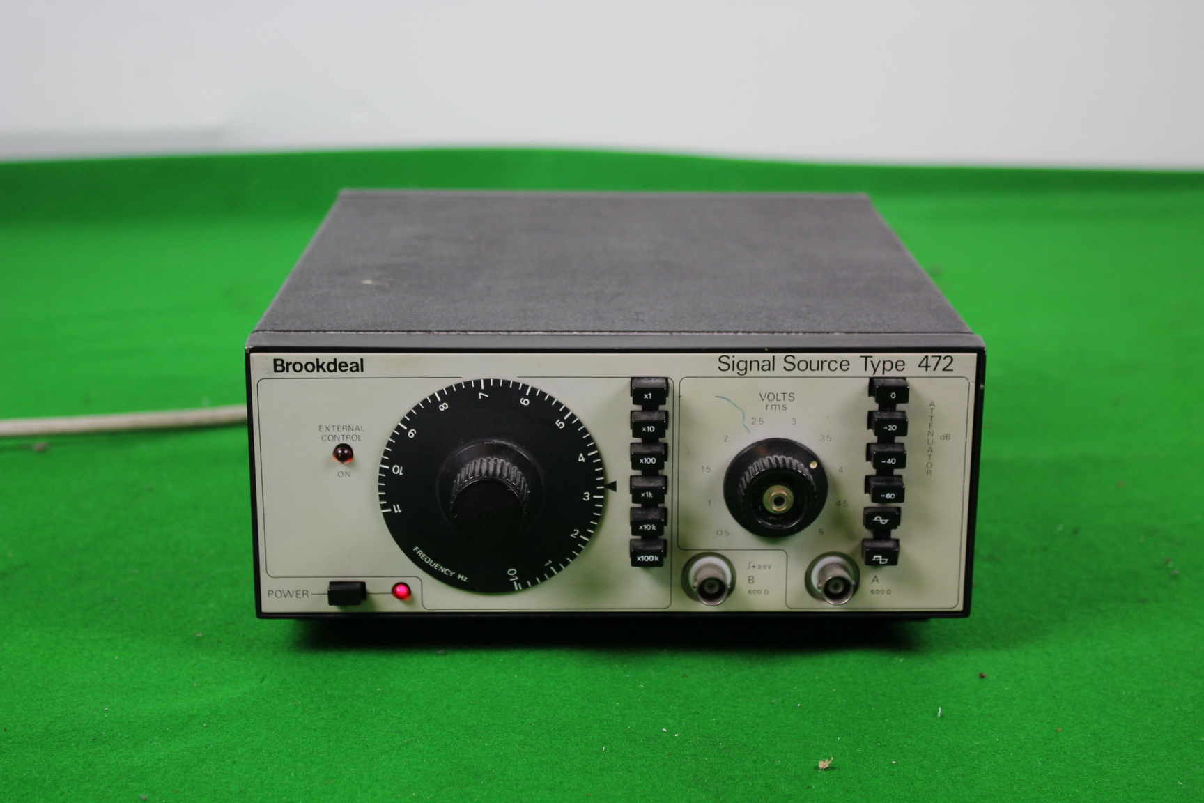 Image of Brookdeal Signal Source Type 472