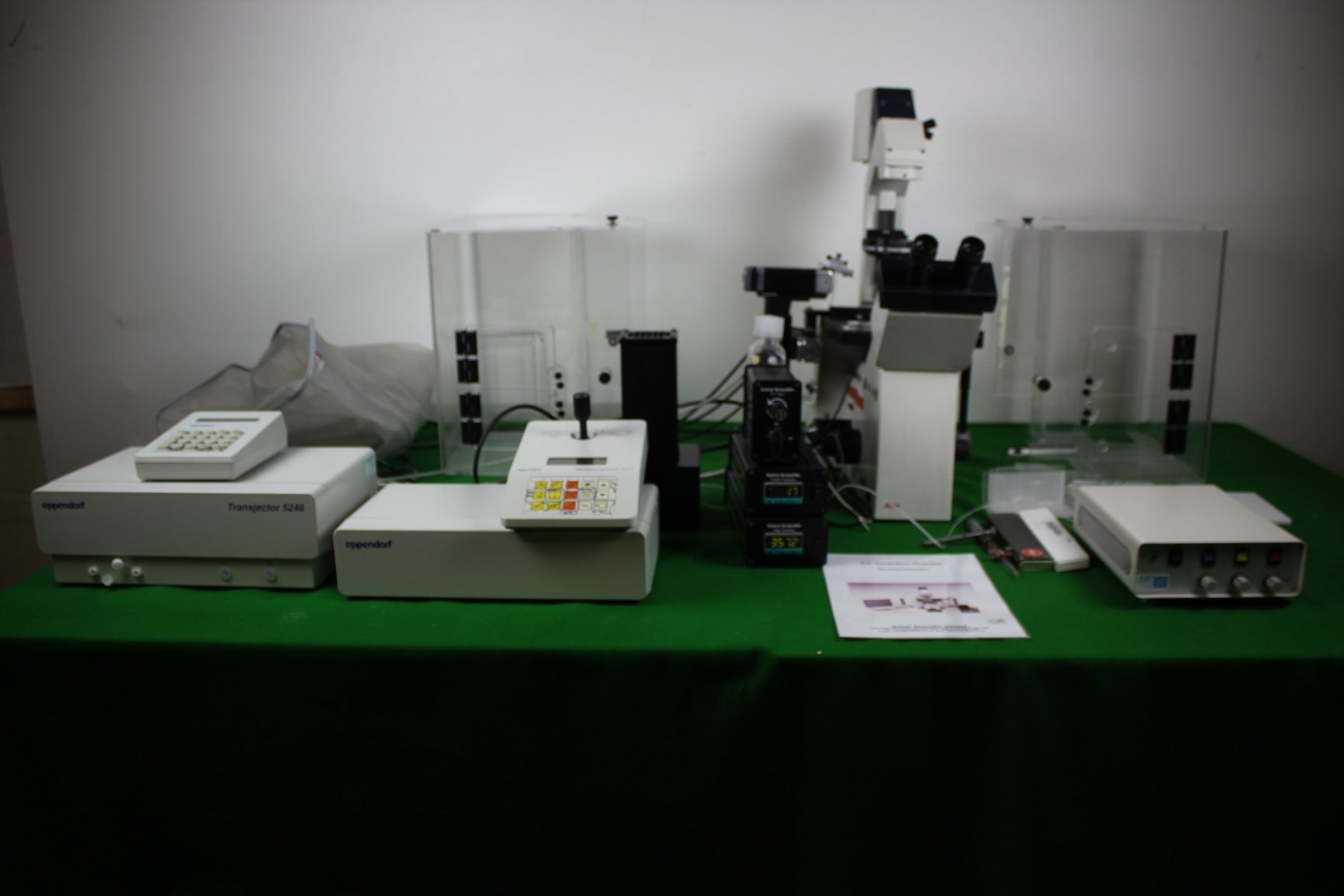 Image of Leica DM IRB Inverted Microscope, Eppendorf Micromanipulator Transjector .......