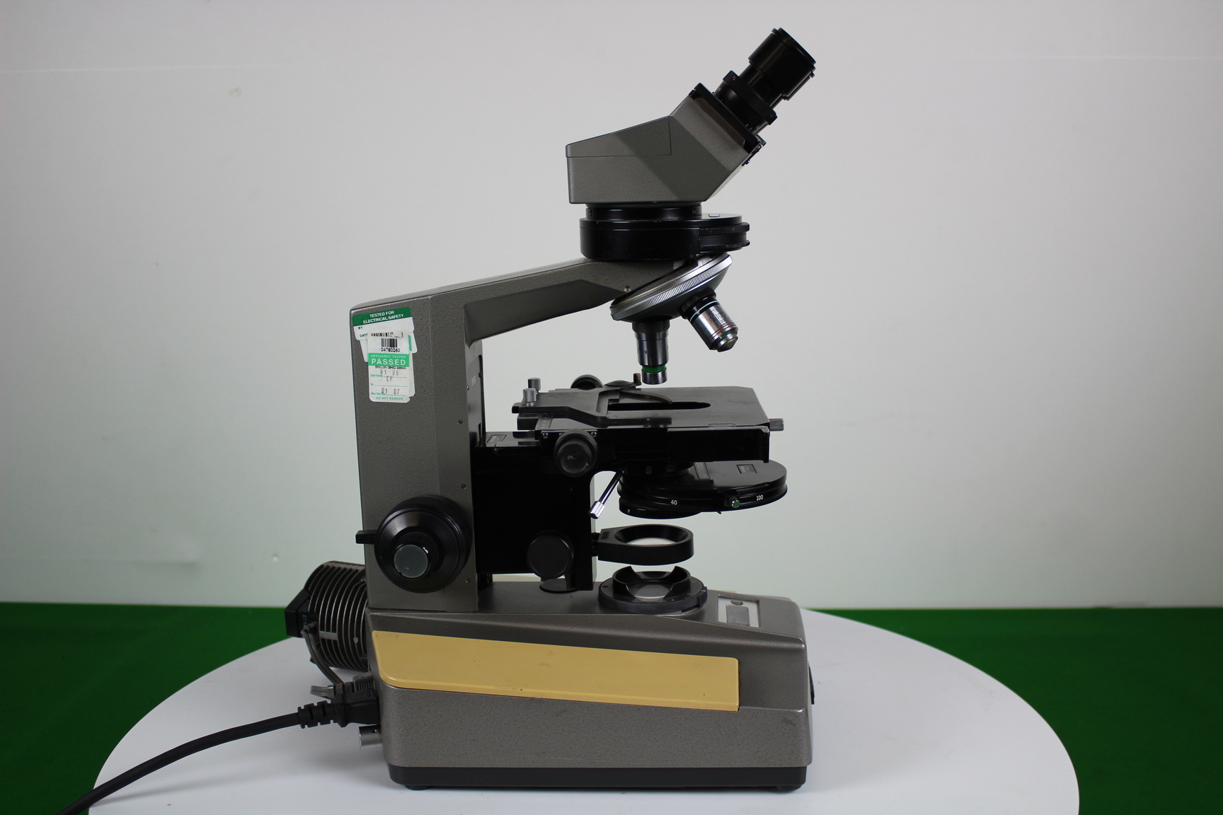 Image of Olympus BHB Binocular Microscope 2 x WF10X Eyepieces 2 Objectives 