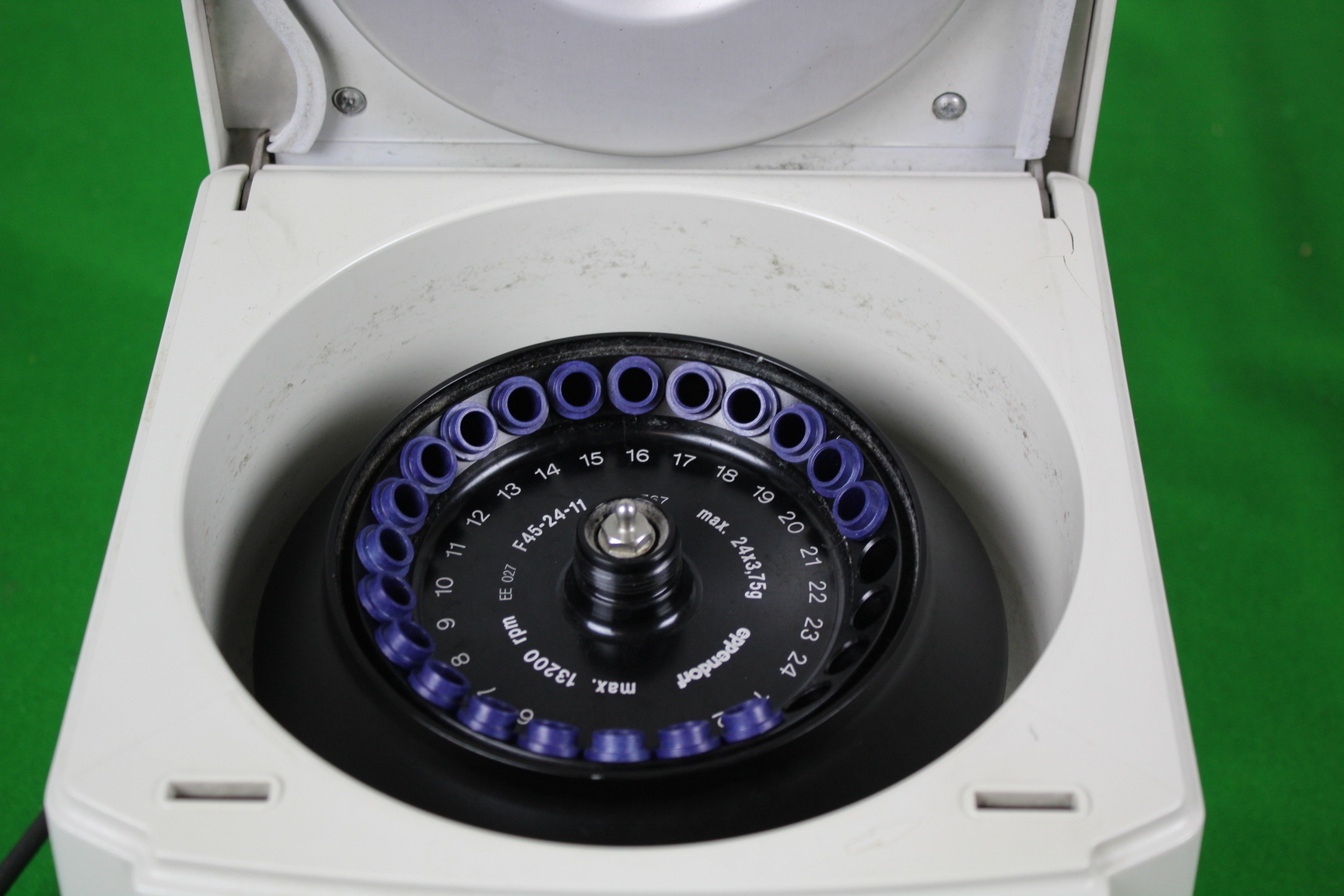 Image of Eppendorf 5415D Centrifuge