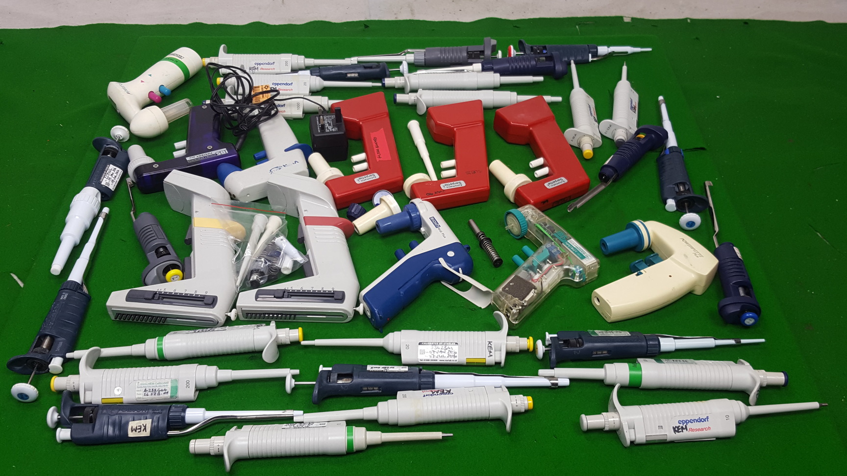 Image of Job Lot Of 35+ Pipettes, Eppendorf, Gilson + more
