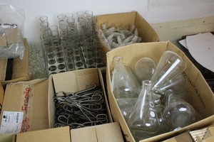 Thumbnail image of Job Lot Teaching Laboratory Lab Glassware Schools Chemistry Flasks Test Tubes
