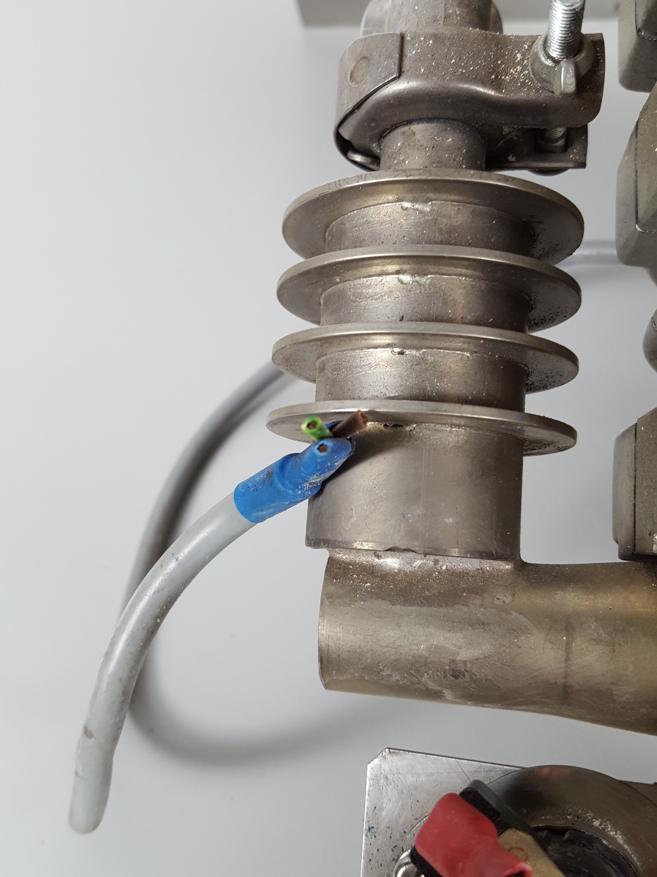 Image of Edwards Vapour Pump Model E02 Lab