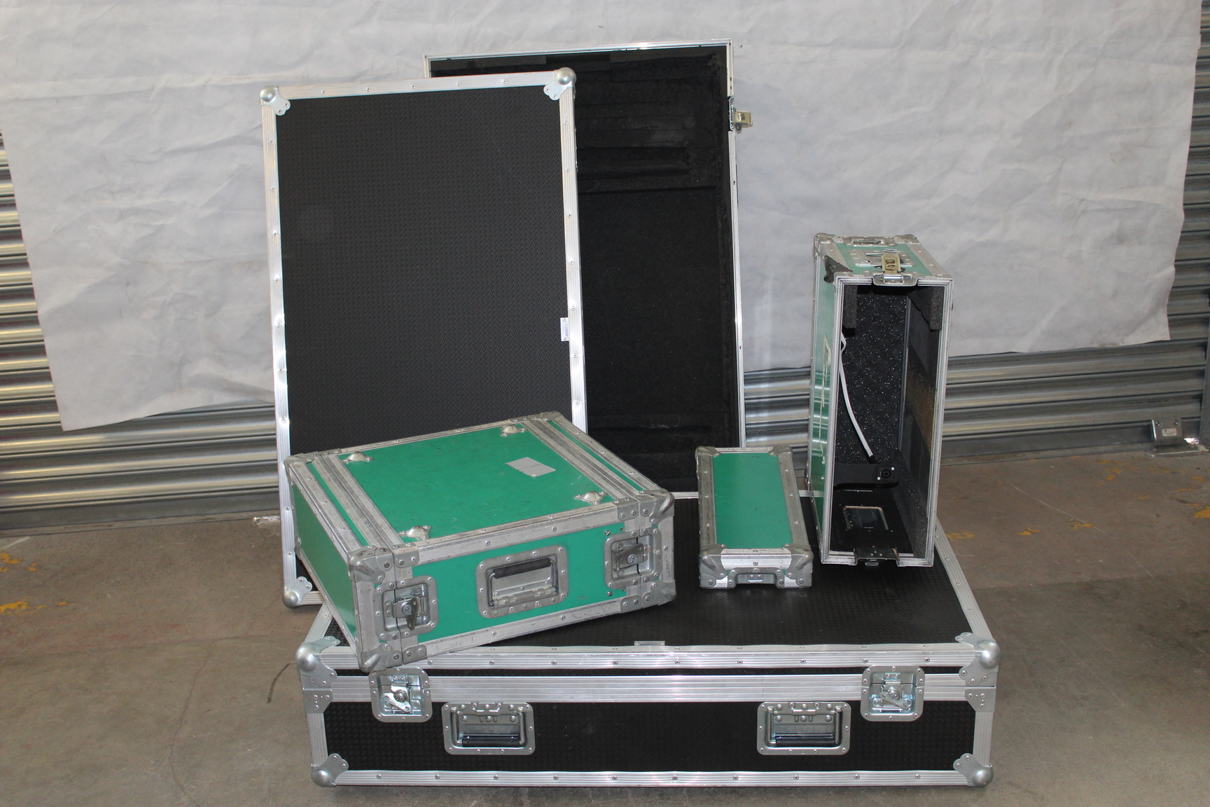 Image of 4 Flight Cases inc 2 Small And 2 Medium 