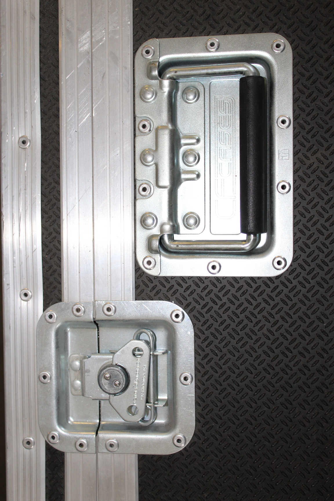 Image of 4 Flight Cases inc 2 Small And 2 Medium 
