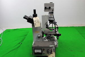 Thumbnail image of Leitz Diavert Microscope with 5 Objectives