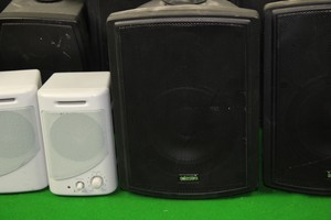 Thumbnail image of Job Lot Of Speakers SEE DESCRIPTION