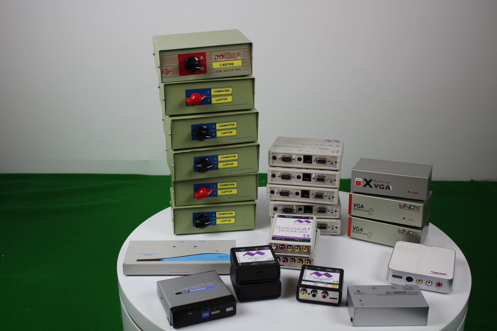 Image of Job Lot IT Equipment Lindy Splitters, Mauve Systems YR-01A-2LS R-210A-2LS & More