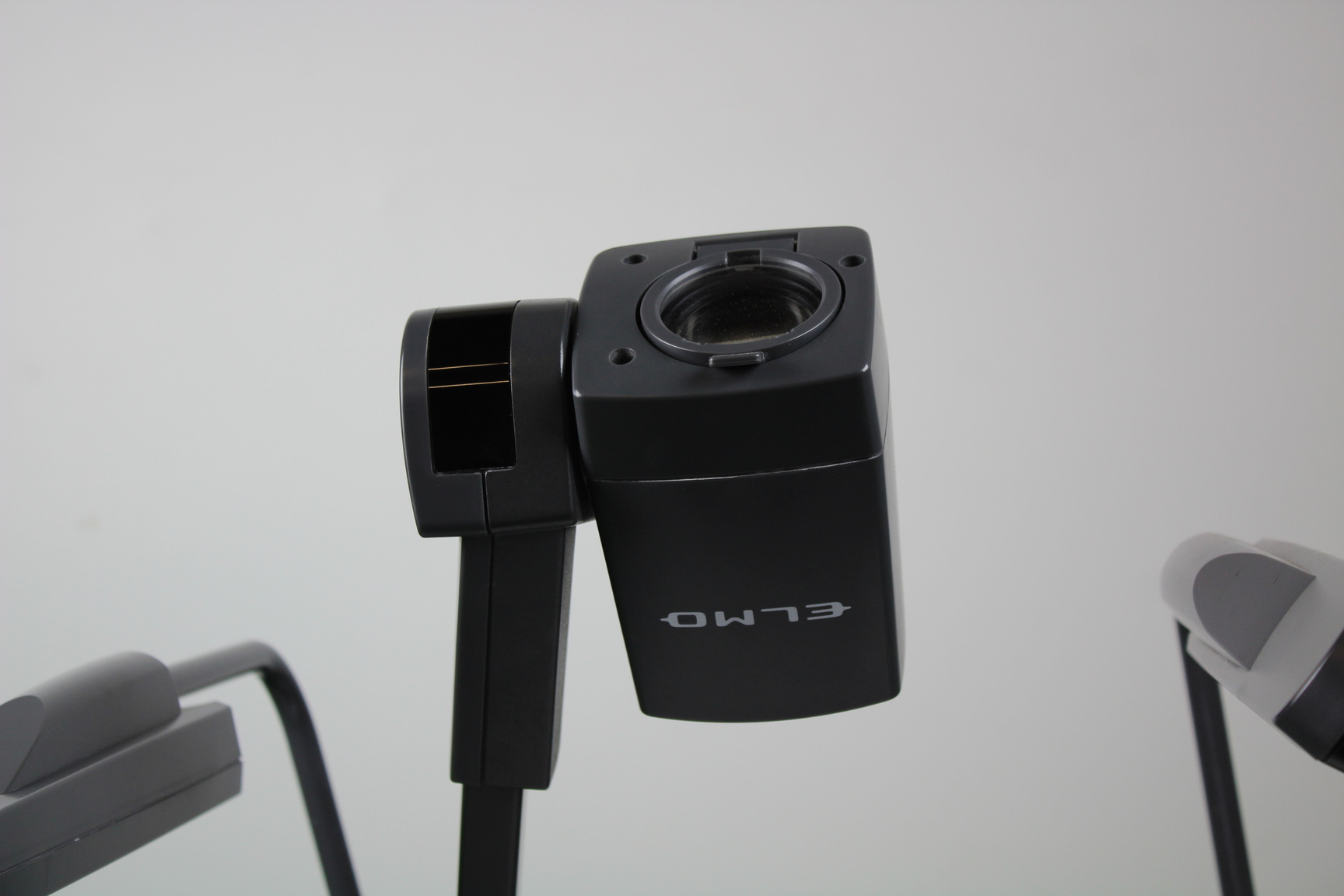 Image of ELMO Visual Presenter Projecter 