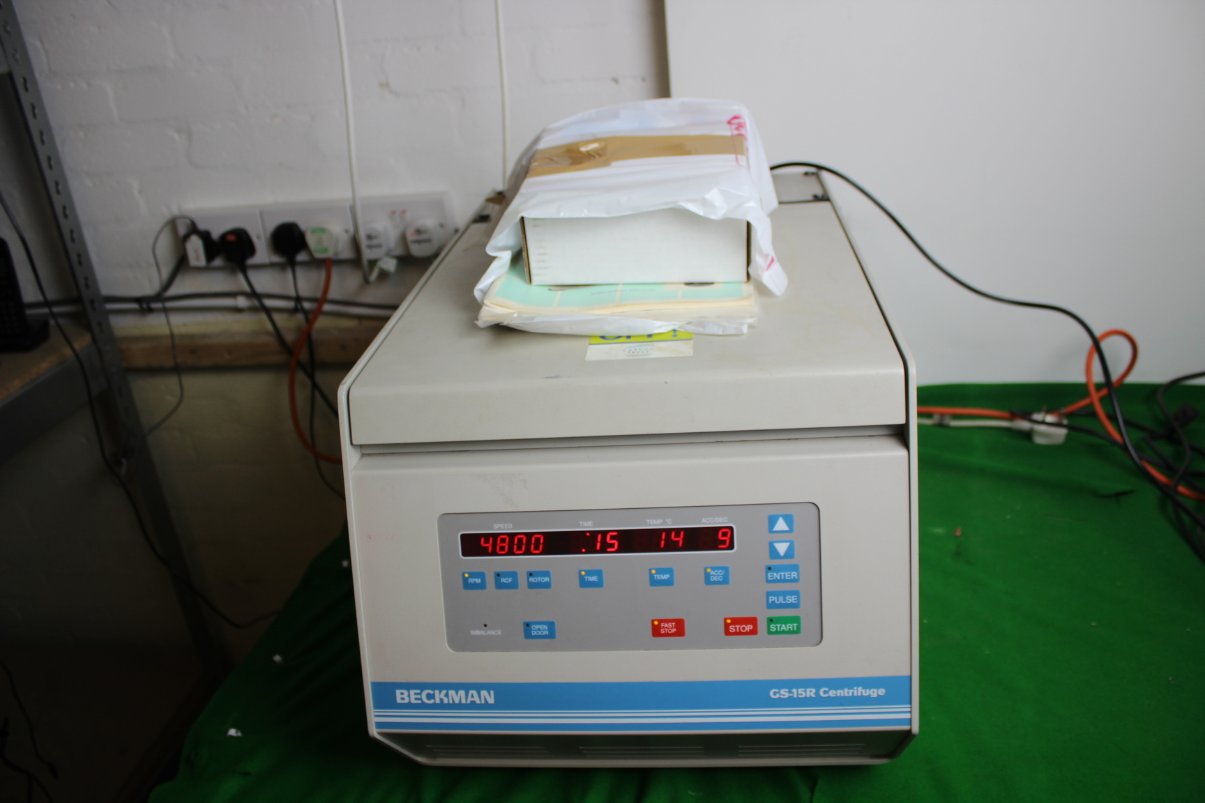 Image of Beckman GS-15R Tabletop Centrifuge with S4180 Horizontal Rotor